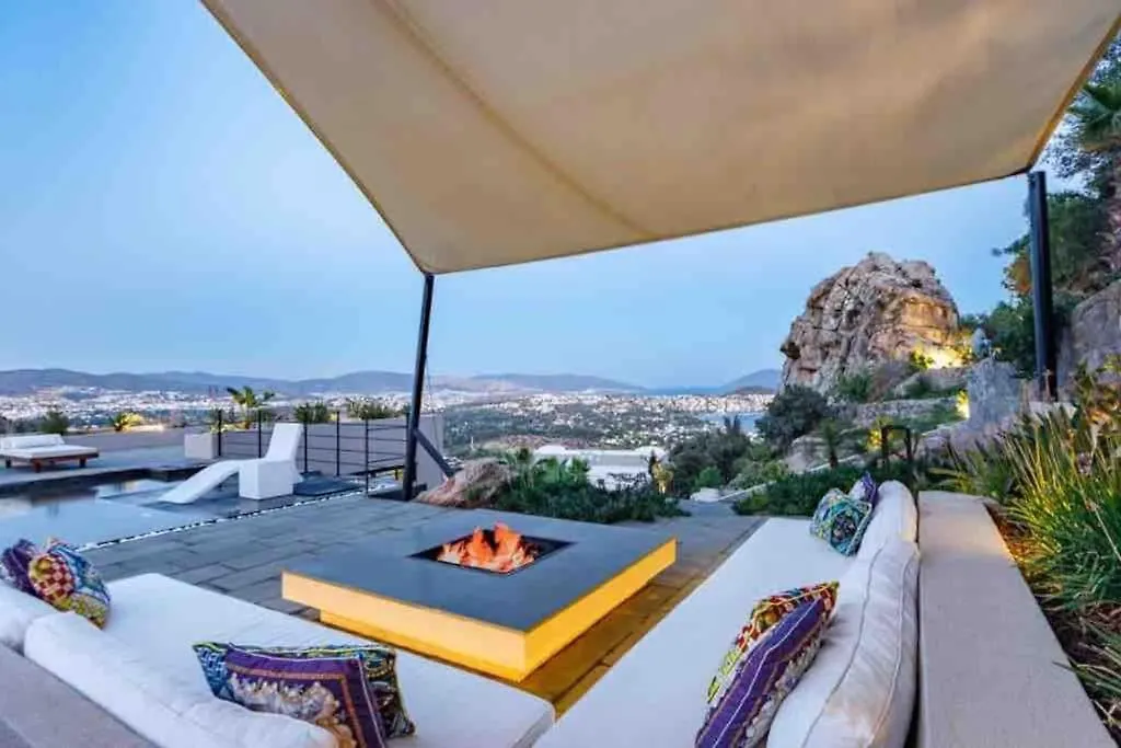 Villa Mansion With Sea And Rocks View, Housekeeper, Breakfast Bitez